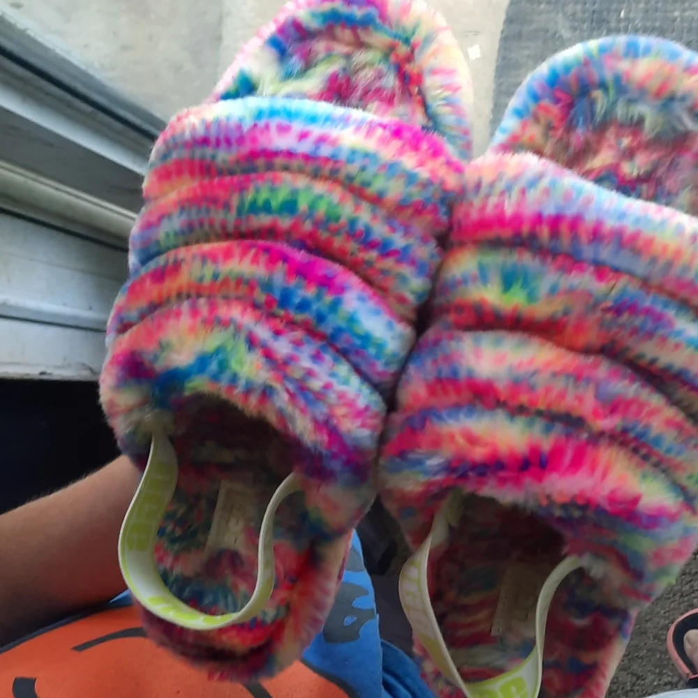 UGG soft sandals - Picture 1 of 4